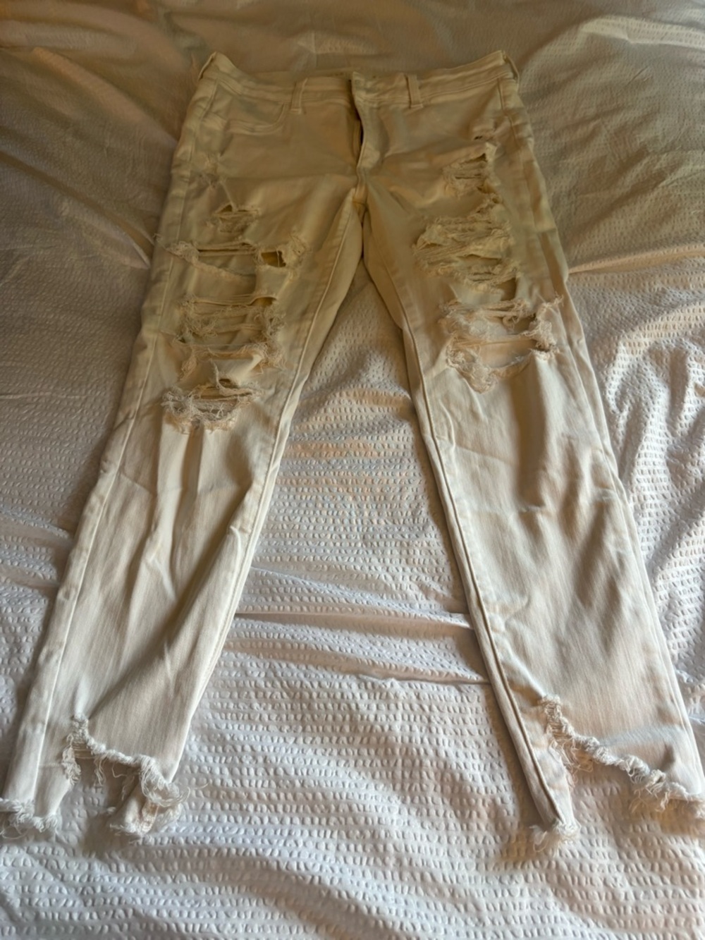 Women's Distressed Skinny Jeans - white